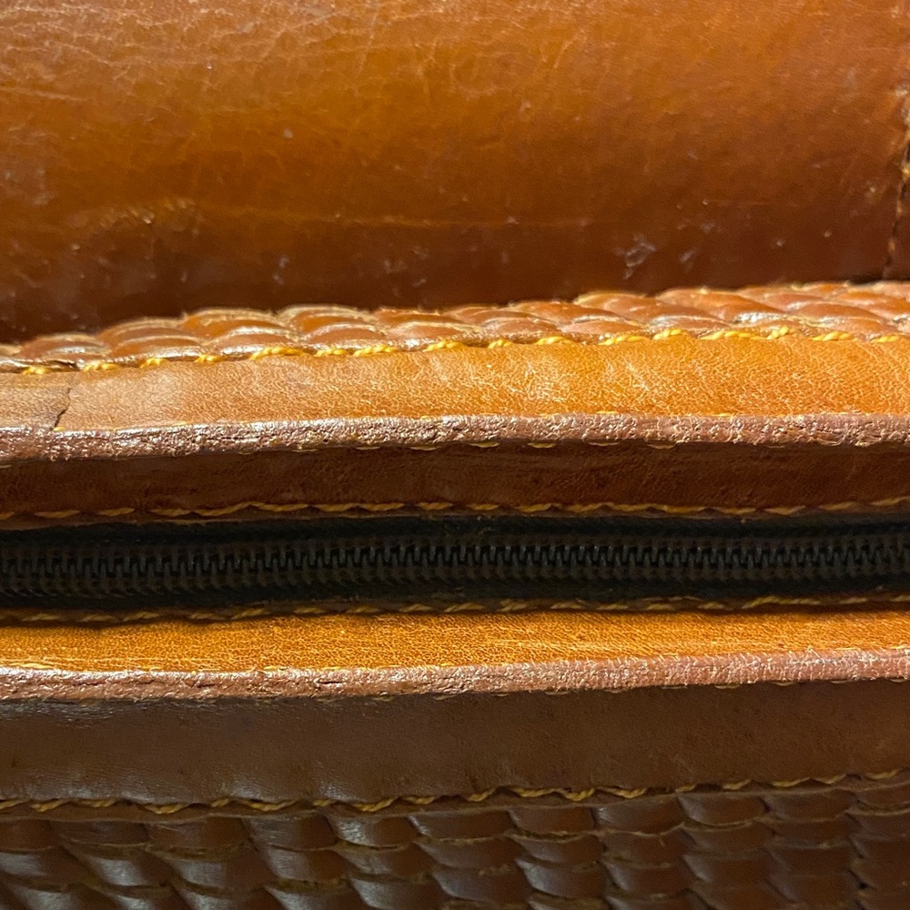 Elegant Brown Woven basket style Leather Shoulder Bag - Picture 7 of 15